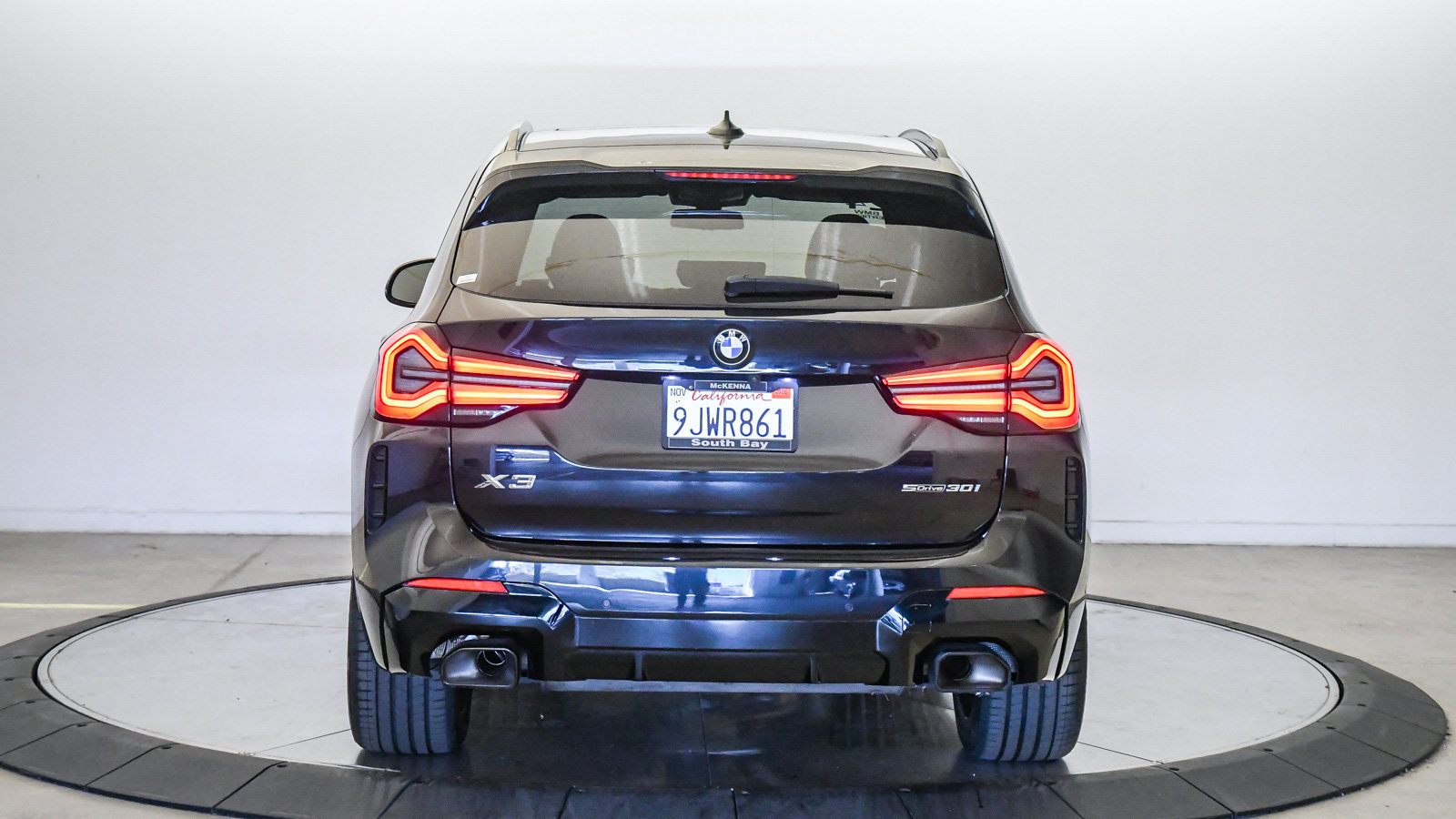 Certified 2024 BMW X3 sDrive30i w/ M Sport Package RWD image 3