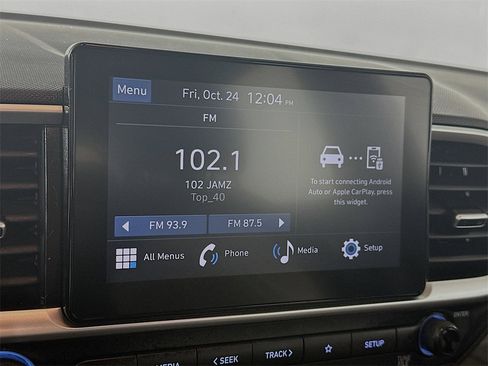 Used 2024 Hyundai Venue SEL image 17