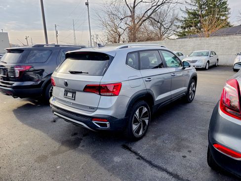 Used 2024 Volkswagen Taos SE image 4