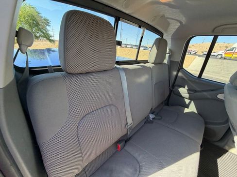 Used 2015 Nissan Frontier SV w/ SV Value Truck Package AWD/4WD image 17