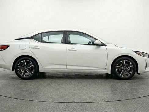 Used 2025 Nissan Sentra SV FWD image 11