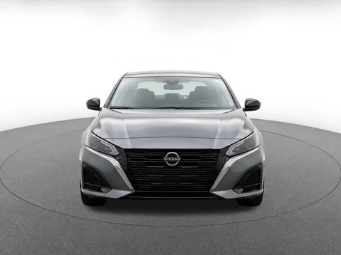 Used 2025 Nissan Altima 2.5 SV FWD image 2