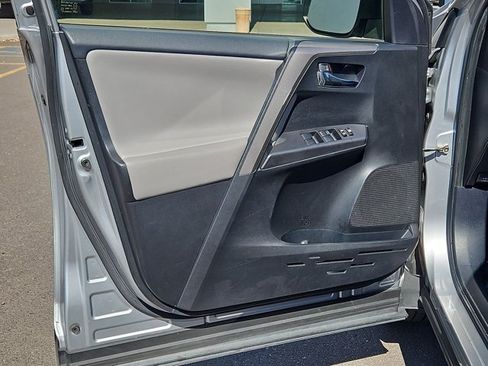 Used 2018 Toyota RAV4 XLE AWD/4WD image 11