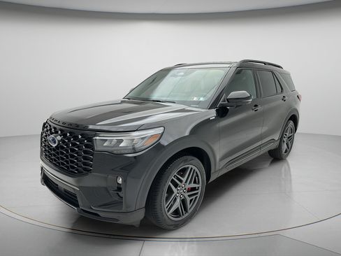 Used 2025 Ford Explorer ST-Line w/ ST-Line Street Pack AWD/4WD image 4