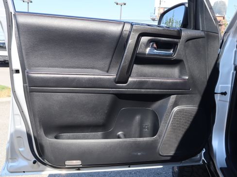 Used 2022 Toyota 4Runner TRD Off-Road AWD/4WD image 12