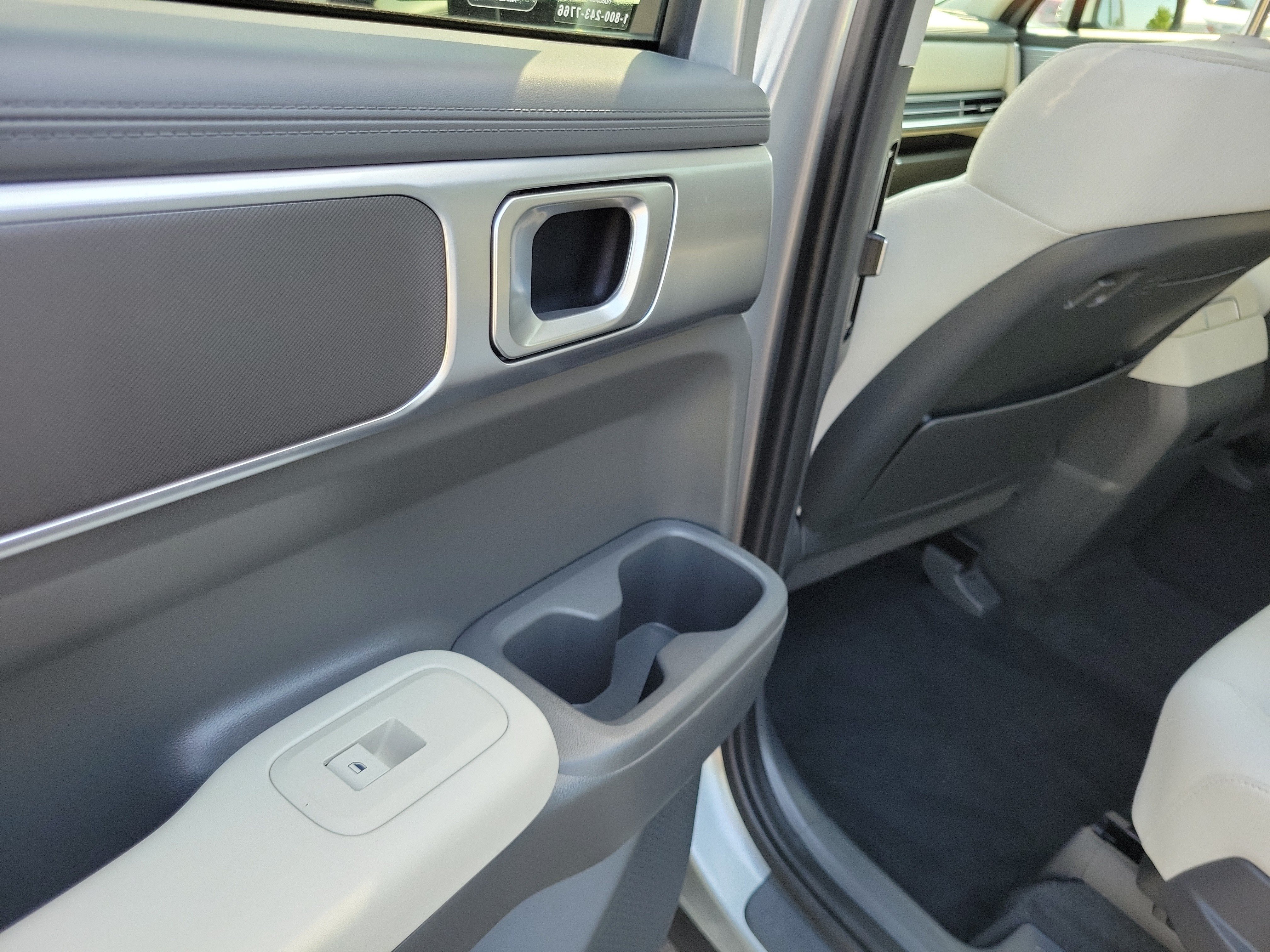Used 2025 Hyundai Santa Fe SE AWD/4WD image 13