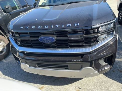New 2025 Ford Expedition Max Platinum w/ Driver's Package image 11