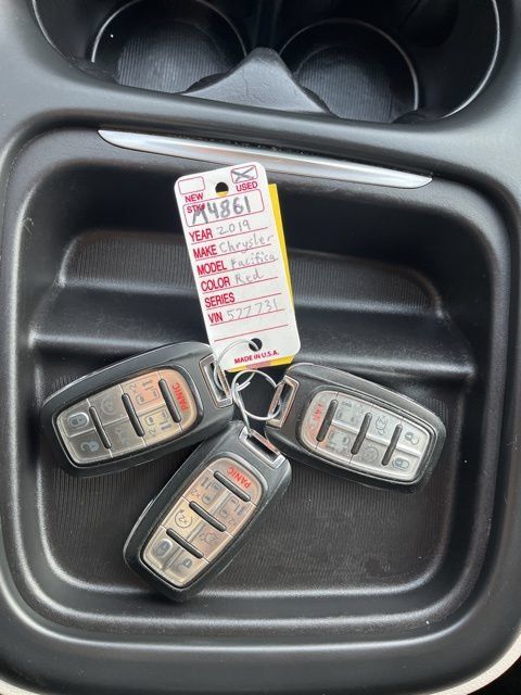 Used 2019 Chrysler Pacifica Touring-L FWD image 57