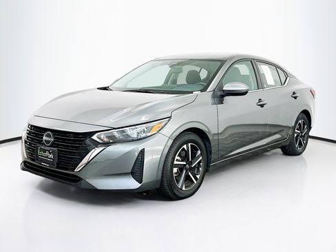 Used 2024 Nissan Sentra SV image 3