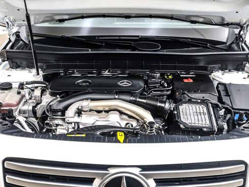 Used 2024 Mercedes-Benz GLB 250 image 11