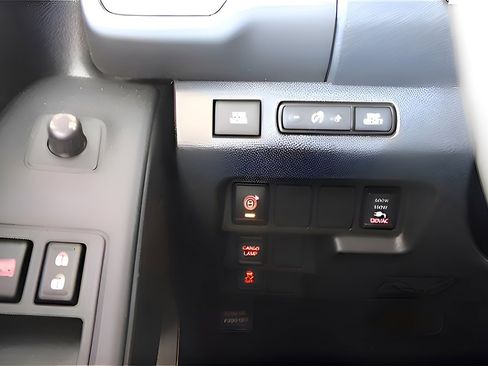 Used 2024 Nissan Frontier SV w/ SV Convenience Package image 11