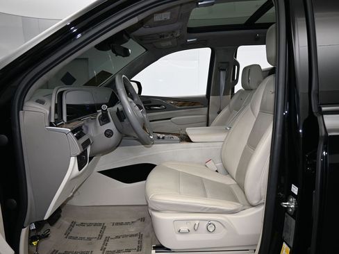 Used 2021 Cadillac Escalade Sport Platinum w/ LPO, ONYX Package image 12