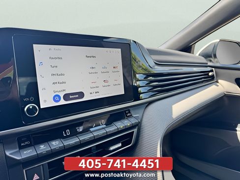 Used 2025 Toyota Camry SE FWD image 37