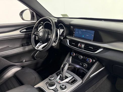 Used 2023 Alfa Romeo Stelvio Veloce AWD/4WD image 31
