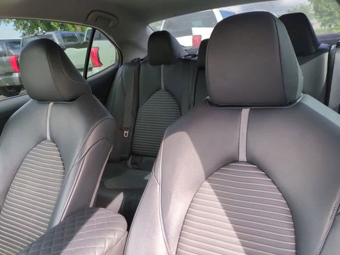 Used 2019 Toyota Camry SE FWD image 8