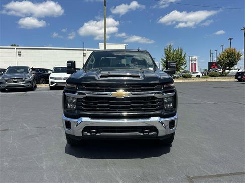 Used 2024 Chevrolet Silverado 2500 LT image 2