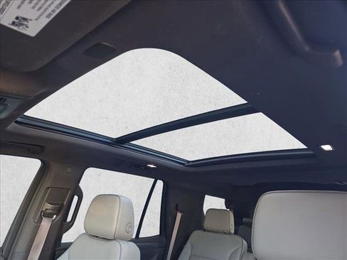 Used 2022 GMC Yukon SLT w/ SLT Premium Package image 11