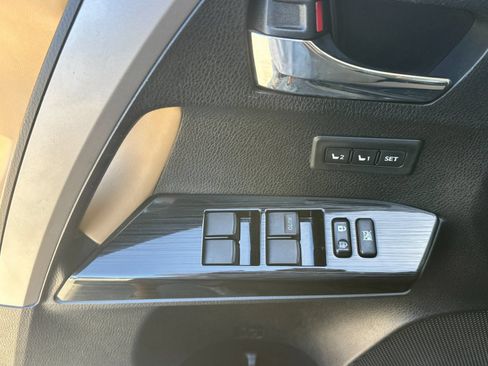 Used 2016 Toyota RAV4 Limited w/ Advanced Technology Package FWD image 11