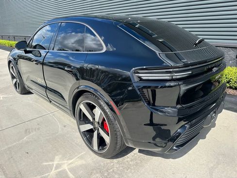 Certified 2024 Porsche Macan Turbo Electric image 3