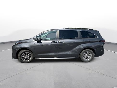Certified 2025 Toyota Sienna XLE FWD image 9