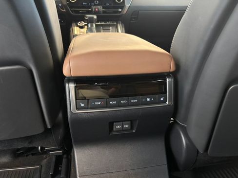 Used 2024 Lexus GX 550 w/ Cold Area Package AWD/4WD image 25