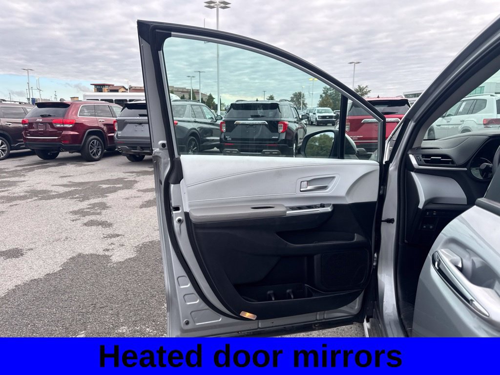 Used 2025 Toyota Sienna XLE FWD image 14