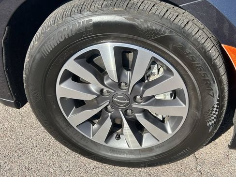 Used 2021 Chrysler Pacifica Limited w/ Uconnect Theater Family Group FWD image 7