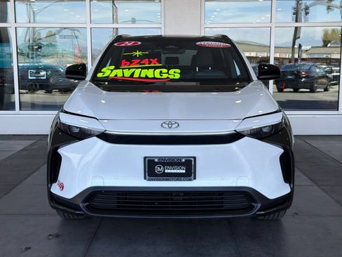 Used 2024 Toyota bZ4X FWD image 5