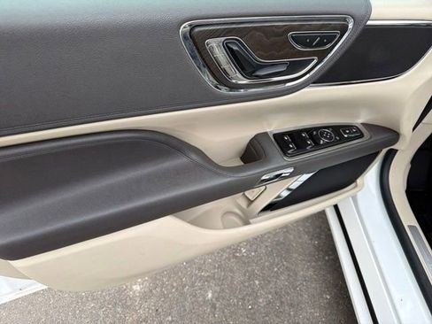 Used 2020 Lincoln Continental AWD w/ Convenience Package image 15