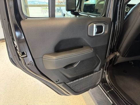 Used 2021 Jeep Wrangler Unlimited Sahara w/ Uconnect 4C Nav & Sound Group AWD/4WD image 40