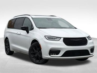 Used 2025 Chrysler Pacifica Limited