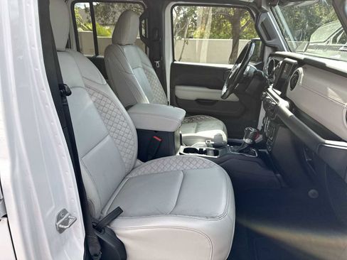 Used 2022 Jeep Wrangler Unlimited Sahara image 19
