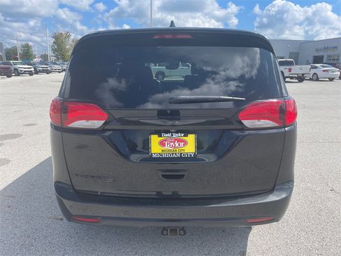 Used 2019 Chrysler Pacifica Touring-L Plus image 7