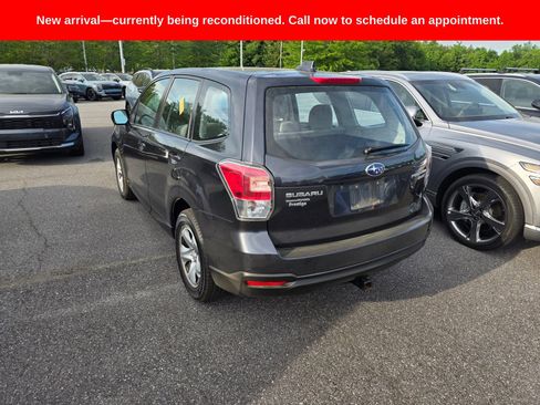 Used 2017 Subaru Forester 2.5i AWD/4WD image 2