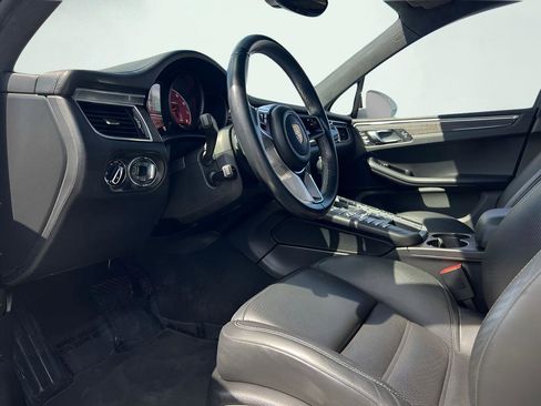 Used 2017 Porsche Macan Turbo image 41