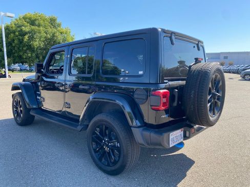 Used 2022 Jeep Wrangler Unlimited Sahara w/ Cold Weather Group AWD/4WD image 7