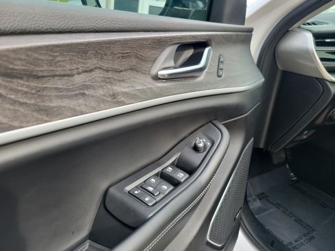 Used 2023 Jeep Grand Cherokee 4WD 4xe image 7