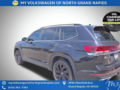 Used 2024 Volkswagen Atlas SE w/ Panoramic Sunroof Package AWD/4WD image 7