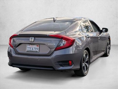 Used 2017 Honda Civic Touring image 4
