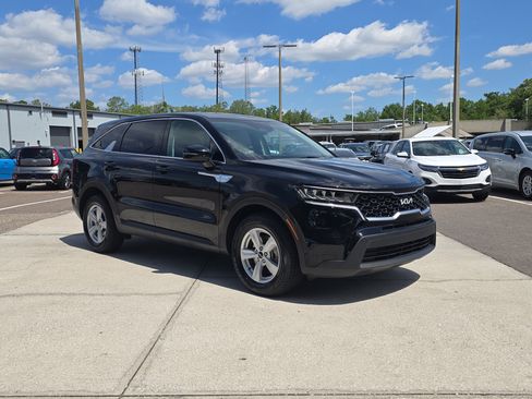 Certified 2023 Kia Sorento LX FWD image 2