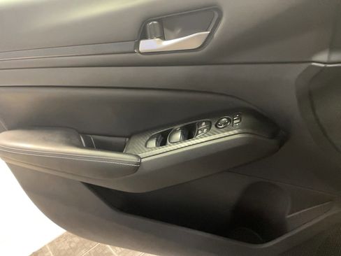 Used 2024 Nissan Altima 2.5 SV image 10