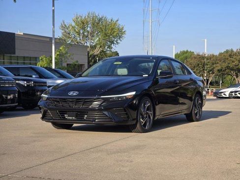 New 2025 Hyundai Elantra Limited image 2