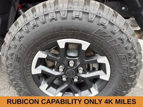 Used 2025 Jeep Gladiator Rubicon w/ Technology Group AWD/4WD image 11