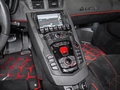 Used 2021 Lamborghini Aventador SVJ AWD/4WD image 33