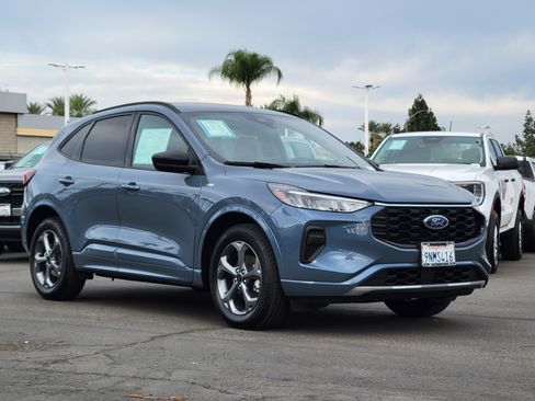 Used 2023 Ford Escape ST-Line image 1