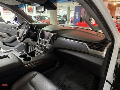 Used 2020 Chevrolet Suburban LT image 30