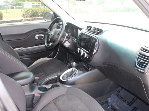 Used 2017 Kia Soul FWD image 23