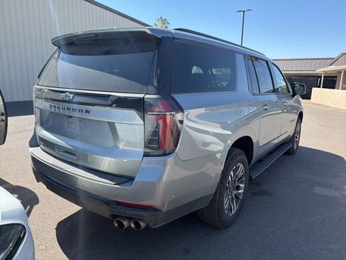 Used 2025 Chevrolet Suburban Z71 AWD/4WD image 2