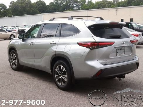 Used 2023 Toyota Highlander XLE FWD image 5