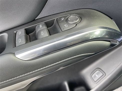 Used 2025 Chevrolet Traverse LT image 13